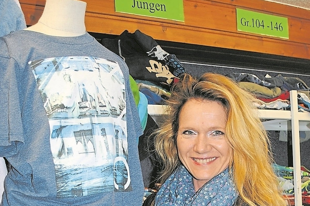 Birgit Wensing sucht gut Erhaltenes für ihren Sohn.